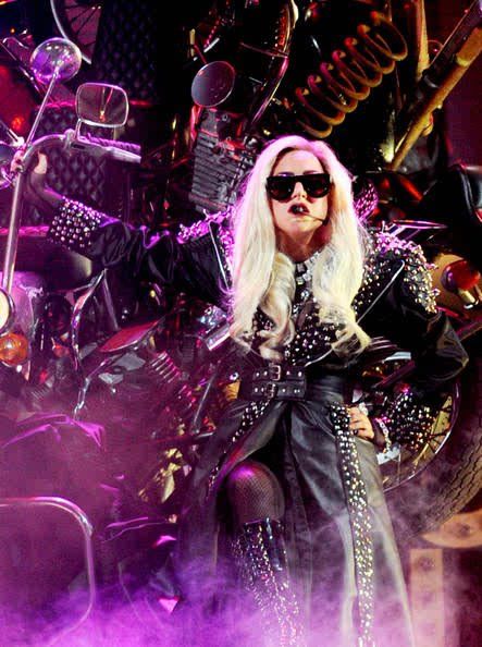 Lady Gaga กับโชว์สุดอลังการในงาน iHeartRadio Music Festival 2011