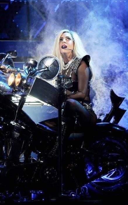 Lady Gaga กับโชว์สุดอลังการในงาน iHeartRadio Music Festival 2011
