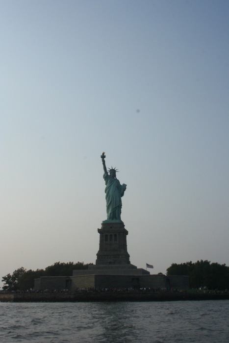 นำภาพสวยๆของเทพีสันติภาพมาให้ชมครับ