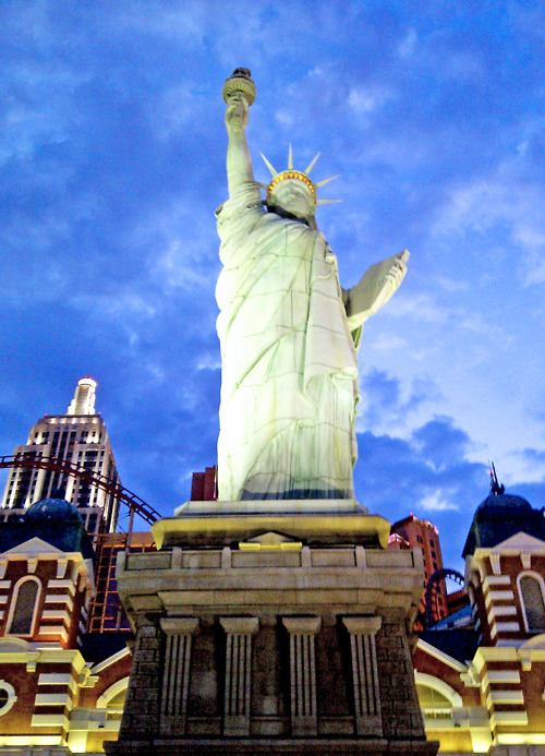 นำภาพสวยๆของเทพีสันติภาพมาให้ชมครับ