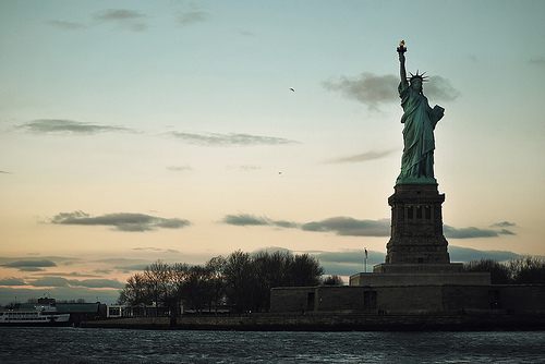 นำภาพสวยๆของเทพีสันติภาพมาให้ชมครับ