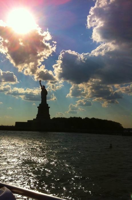 นำภาพสวยๆของเทพีสันติภาพมาให้ชมครับ