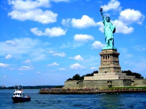 นำภาพสวยๆของเทพีสันติภาพมาให้ชมครับ