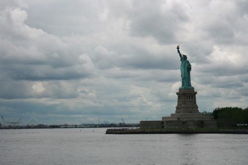 นำภาพสวยๆของเทพีสันติภาพมาให้ชมครับ