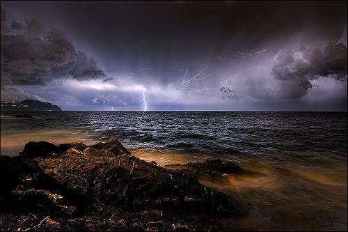 ภาพพายุความสวยงามเเต่เเฝงด้วยความดุร้ายเเละมหันตภัย