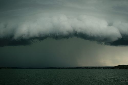 ภาพพายุความสวยงามเเต่เเฝงด้วยความดุร้ายเเละมหันตภัย