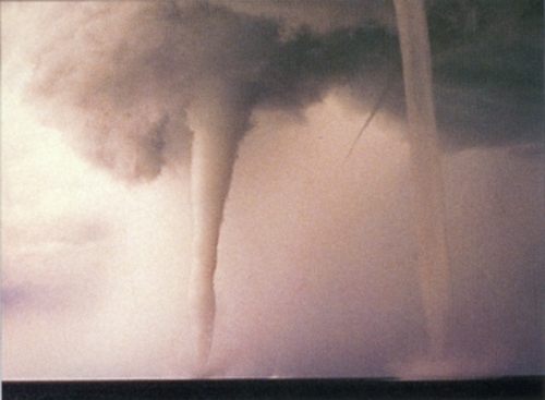 ภาพพายุความสวยงามเเต่เเฝงด้วยความดุร้ายเเละมหันตภัย