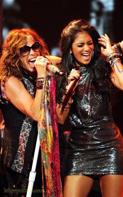Nicole Scherzinger & Steven Tyler กับโชว์สุดฮอตในงาน iHeartRadio 2011