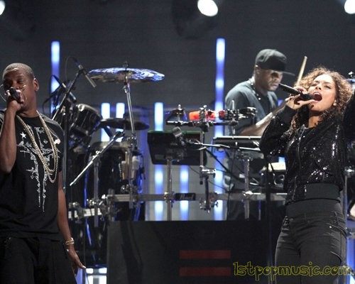 Alicia Keys ขึ้นโชว์ร่วมกับ Jay-Z พร้อมเผยเพลงใหม่ให้แฟนๆได้ฟังที่งาน iHeartRadio