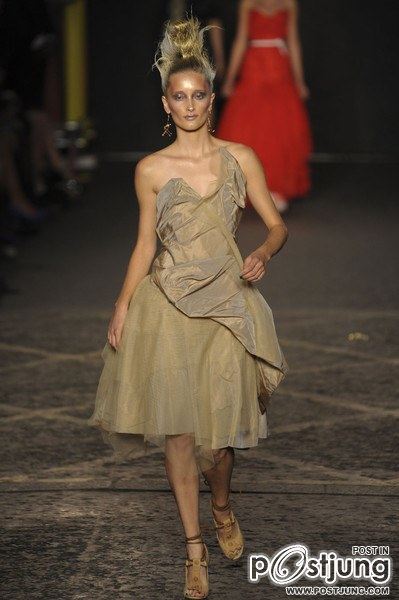 Vivienne Westwood Spring/Summer 2012 Red Label แฟชั่นสุดสวยของเจ้าป้าบ้าพลัง