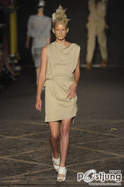 Vivienne Westwood Spring/Summer 2012 Red Label แฟชั่นสุดสวยของเจ้าป้าบ้าพลัง