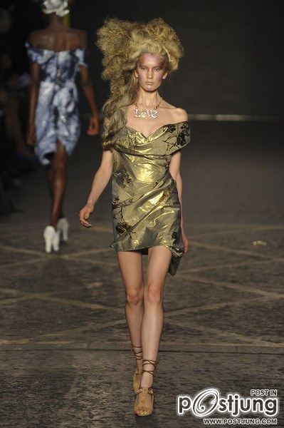 Vivienne Westwood Spring/Summer 2012 Red Label แฟชั่นสุดสวยของเจ้าป้าบ้าพลัง