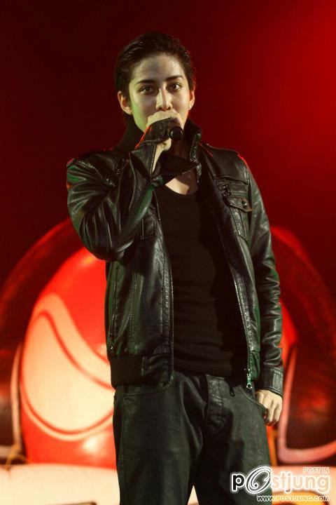 ไมค์-พิรัชต์ โชว์หุ่นล่ำ ในคอนเสิร์ตเดอะซี้ดโชว์ ครั้งที่72 ตอนม่วนซื่นมันส์ซี้ด