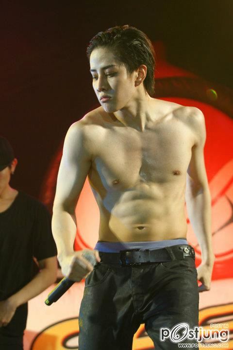 ไมค์-พิรัชต์ โชว์หุ่นล่ำ ในคอนเสิร์ตเดอะซี้ดโชว์ ครั้งที่72 ตอนม่วนซื่นมันส์ซี้ด