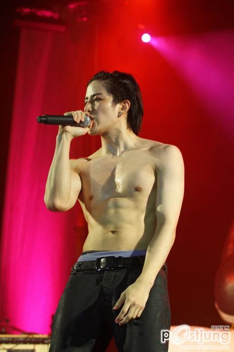 ไมค์-พิรัชต์ โชว์หุ่นล่ำ ในคอนเสิร์ตเดอะซี้ดโชว์ ครั้งที่72 ตอนม่วนซื่นมันส์ซี้ด