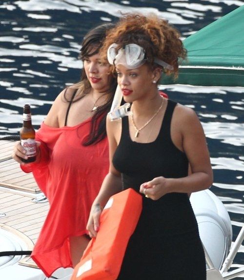 Rihanna ไปดำน้ำที่ Italy