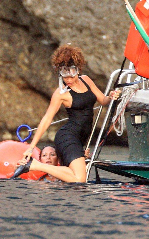 Rihanna ไปดำน้ำที่ Italy