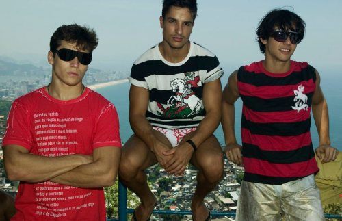 ส่่งนายแบบหนุ่มมารุมคุณก่อนนอน