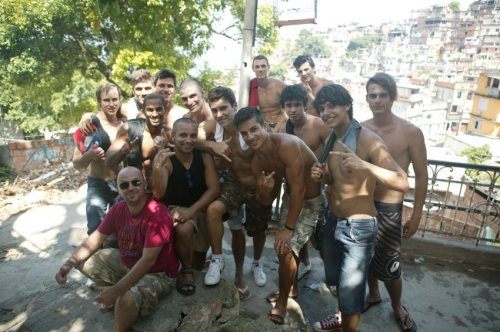 ส่่งนายแบบหนุ่มมารุมคุณก่อนนอน