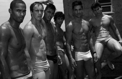 ส่่งนายแบบหนุ่มมารุมคุณก่อนนอน