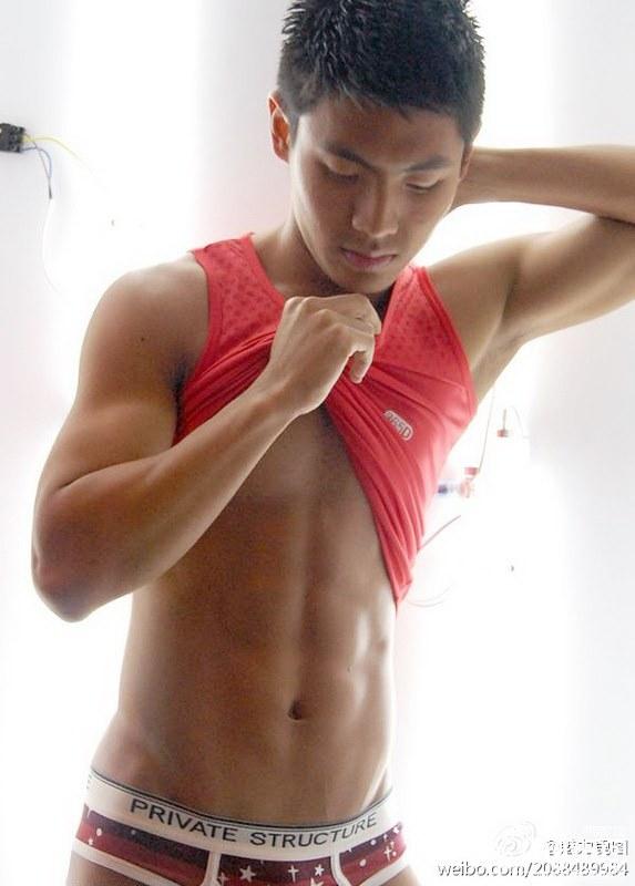 ซิกแพคแบบโดนๆ