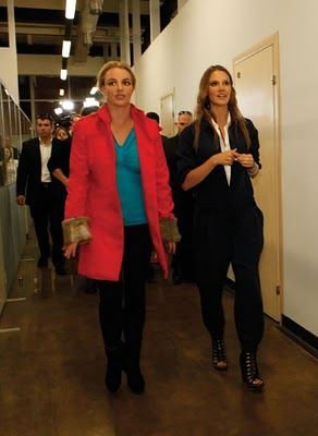 BRITNEY JUNTO A LA DISE&Ntilde;ADORA KIRA PLASTININA!