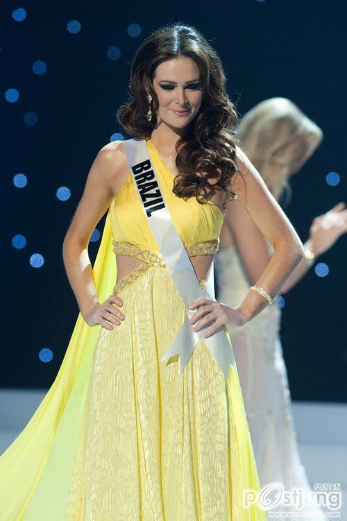 รองอันดับ 2 ได้แก่ Miss Priscila Machado อายุ 25 ปี จากบราซิล