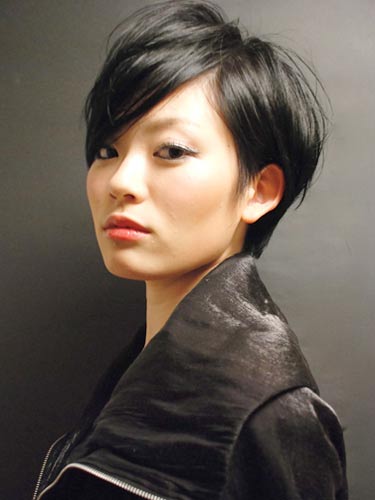 สวย เท่ มั่น ฉบับสาวผมดำ