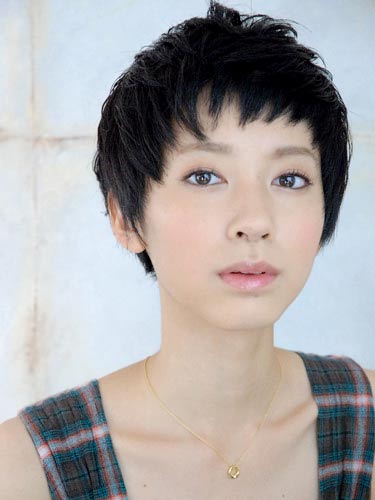 สวย เท่ มั่น ฉบับสาวผมดำ