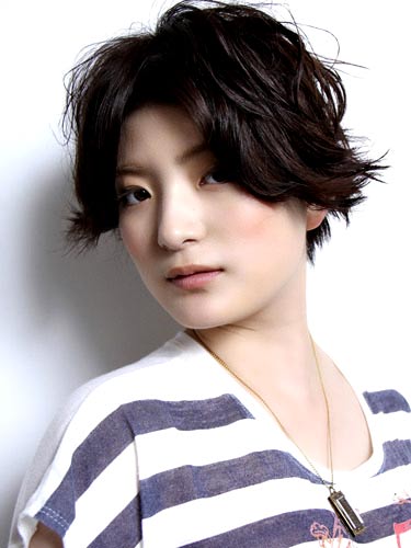 สวย เท่ มั่น ฉบับสาวผมดำ