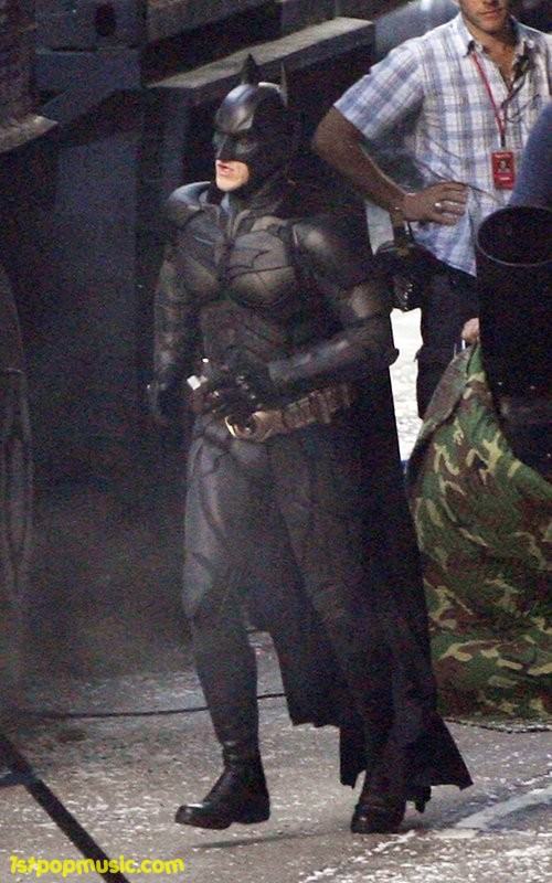 Anne Hathaway กับชุด Catwoman ในกองถ่ายหนัง The Dark Knight Rises