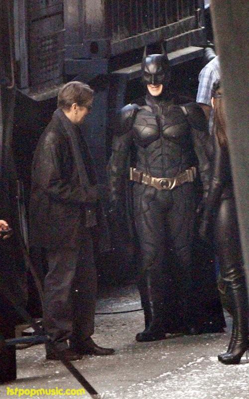 Anne Hathaway กับชุด Catwoman ในกองถ่ายหนัง The Dark Knight Rises