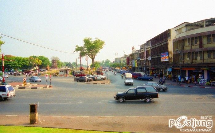 ถนนหน้าปรางค์สามยอด