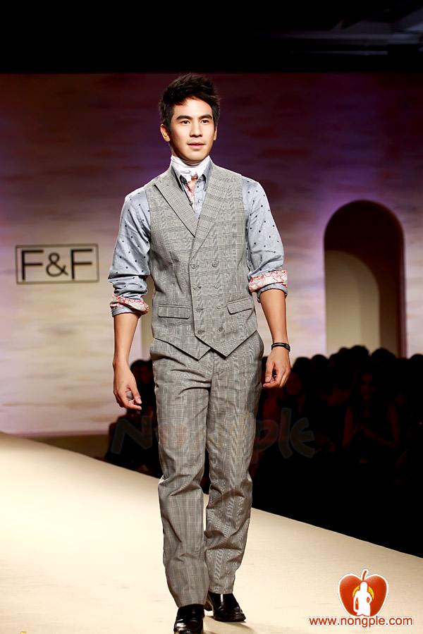 ชมพู่ อารยา ในงานเดินแบบออทัม วินเทอร์ 2011ภาพสวยๆชัดๆ