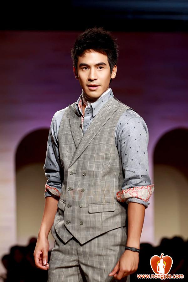 ชมพู่ อารยา ในงานเดินแบบออทัม วินเทอร์ 2011ภาพสวยๆชัดๆ