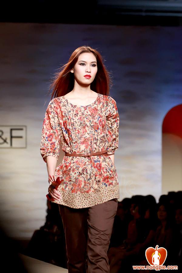 ชมพู่ อารยา ในงานเดินแบบออทัม วินเทอร์ 2011ภาพสวยๆชัดๆ