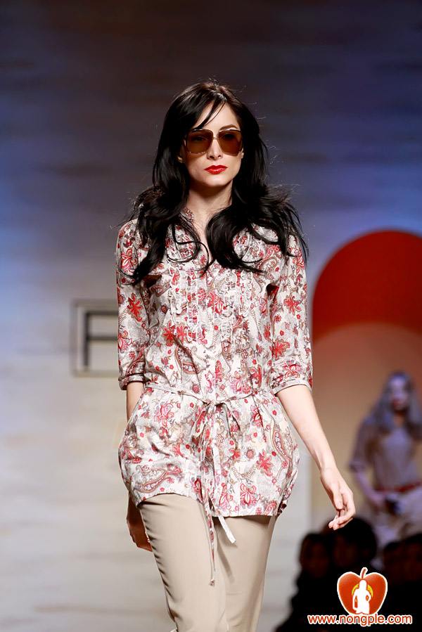 ชมพู่ อารยา ในงานเดินแบบออทัม วินเทอร์ 2011ภาพสวยๆชัดๆ