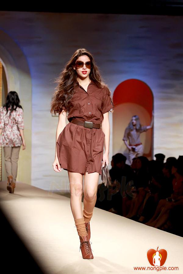 ชมพู่ อารยา ในงานเดินแบบออทัม วินเทอร์ 2011ภาพสวยๆชัดๆ