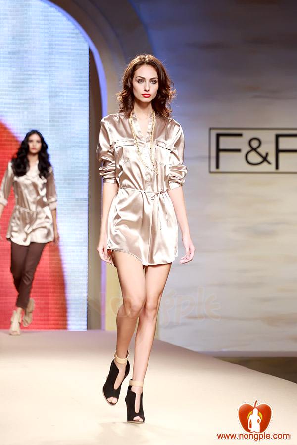 ชมพู่ อารยา ในงานเดินแบบออทัม วินเทอร์ 2011ภาพสวยๆชัดๆ