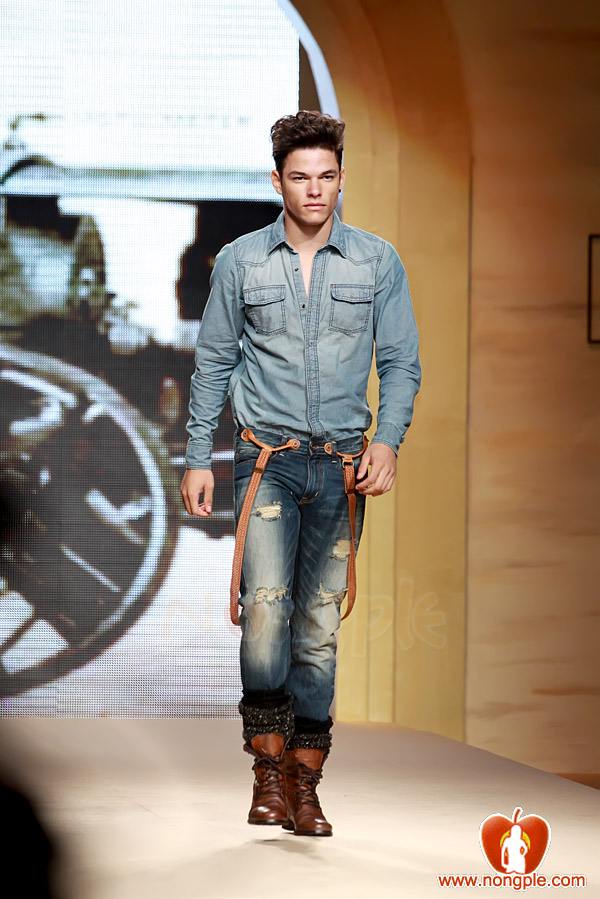 ชมพู่ อารยา ในงานเดินแบบออทัม วินเทอร์ 2011ภาพสวยๆชัดๆ