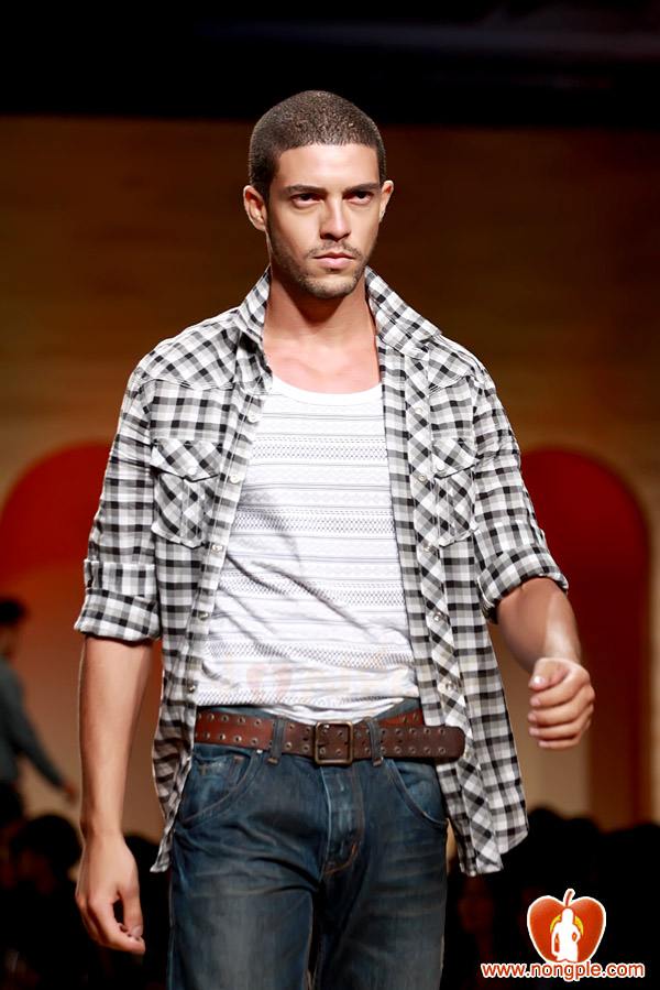 ชมพู่ อารยา ในงานเดินแบบออทัม วินเทอร์ 2011ภาพสวยๆชัดๆ