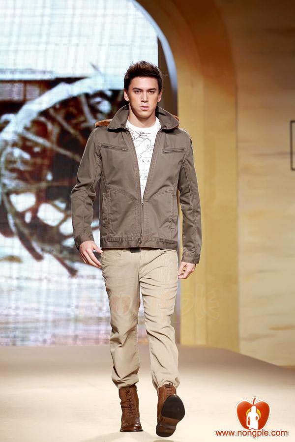 ชมพู่ อารยา ในงานเดินแบบออทัม วินเทอร์ 2011ภาพสวยๆชัดๆ