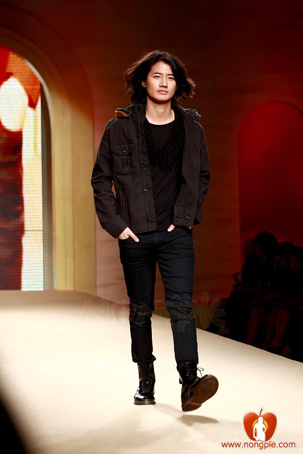 ชมพู่ อารยา ในงานเดินแบบออทัม วินเทอร์ 2011ภาพสวยๆชัดๆ