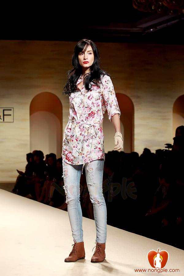 ชมพู่ อารยา ในงานเดินแบบออทัม วินเทอร์ 2011ภาพสวยๆชัดๆ