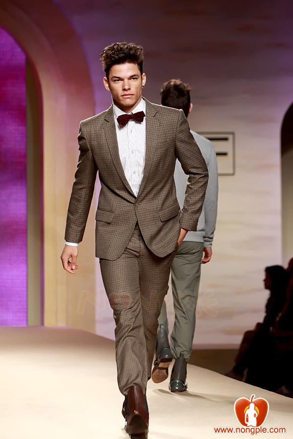 ชมพู่ อารยา ในงานเดินแบบออทัม วินเทอร์ 2011ภาพสวยๆชัดๆ