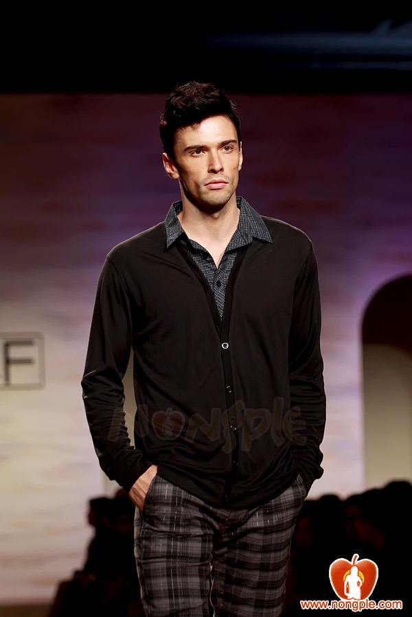 ชมพู่ อารยา ในงานเดินแบบออทัม วินเทอร์ 2011ภาพสวยๆชัดๆ