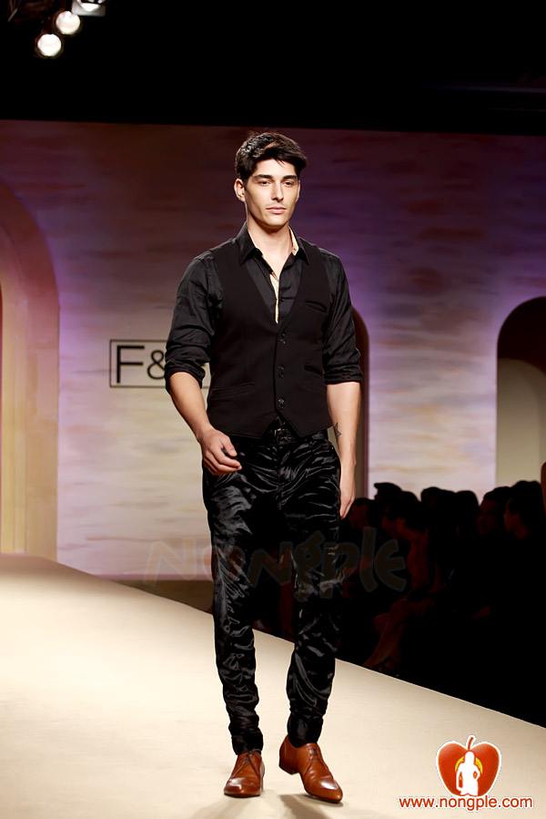 ชมพู่ อารยา ในงานเดินแบบออทัม วินเทอร์ 2011ภาพสวยๆชัดๆ