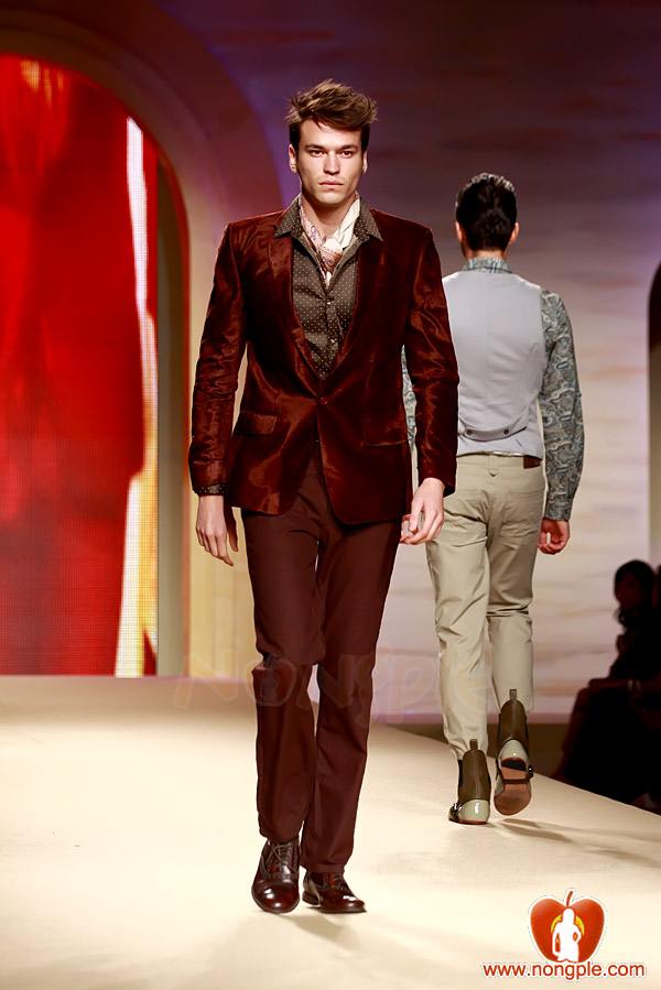 ชมพู่ อารยา ในงานเดินแบบออทัม วินเทอร์ 2011ภาพสวยๆชัดๆ