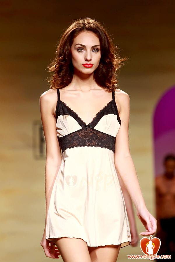 ชมพู่ อารยา ในงานเดินแบบออทัม วินเทอร์ 2011ภาพสวยๆชัดๆ