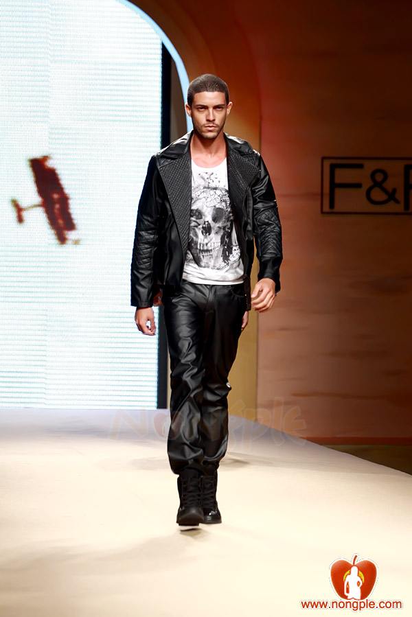 ชมพู่ อารยา ในงานเดินแบบออทัม วินเทอร์ 2011ภาพสวยๆชัดๆ